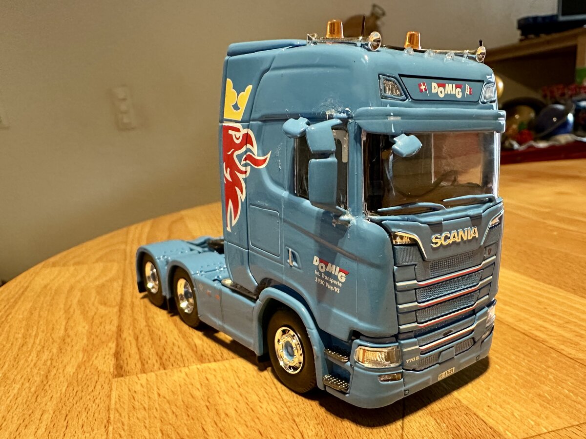 Die Scania Zugmaschine von Domig von Tekno, am 25.5.26.