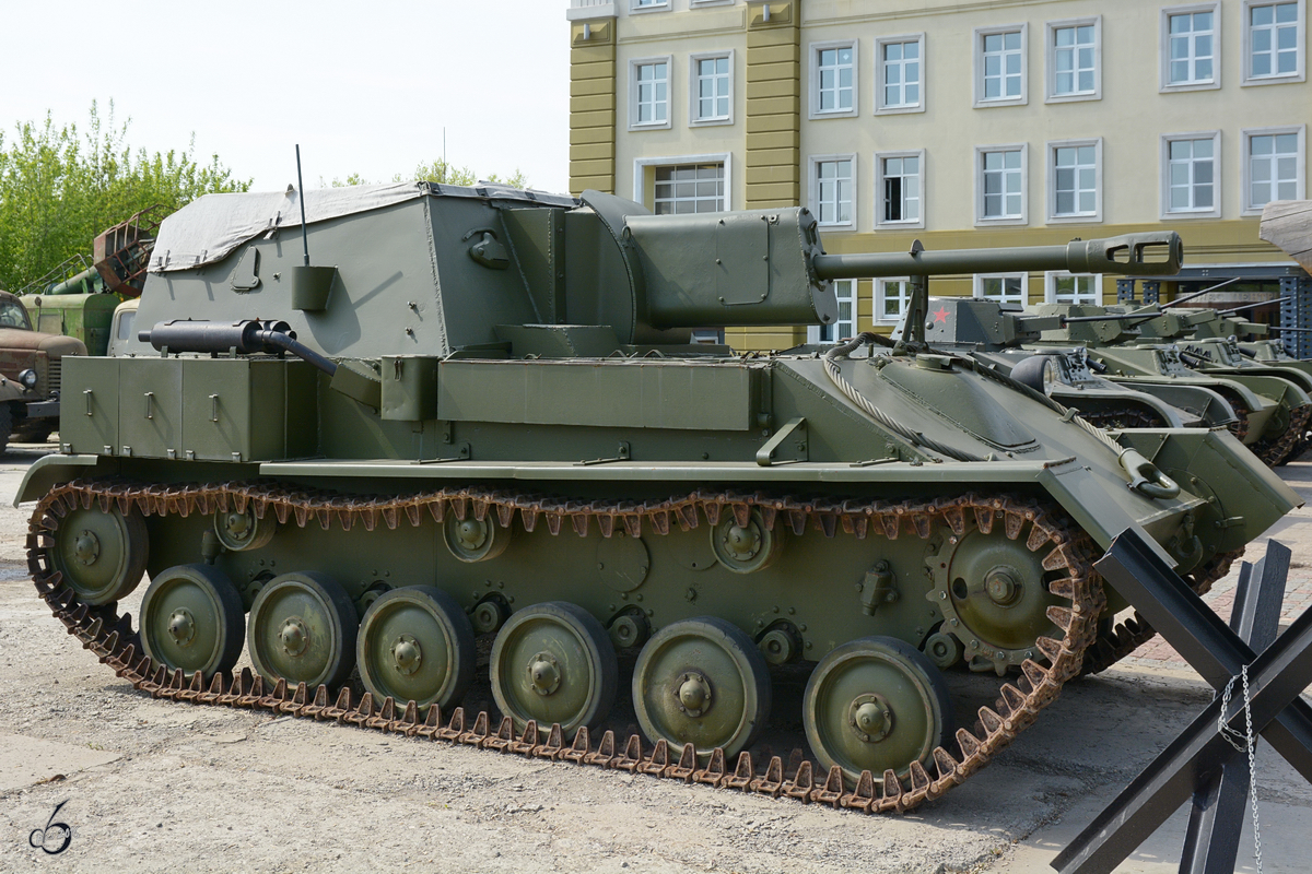Die Selbstfahrlafette SU-76 im Technikmuseum Vadim Zadorozhny (Moskau, Mai 2016)