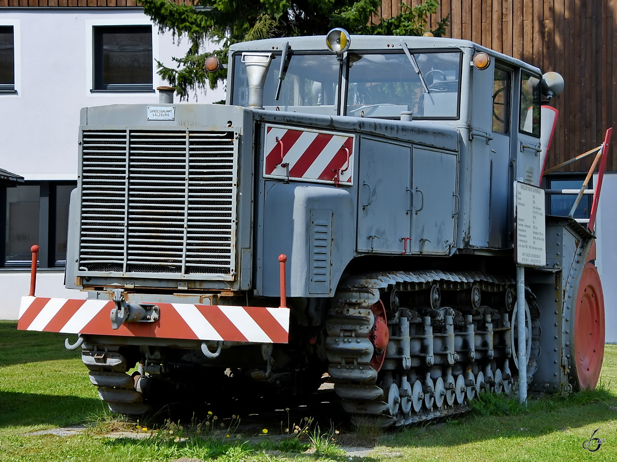 Diese 1942 gebaute Dieselelektrische Raupenfräse war bis 1974 im Einsatz. (Mauterndorf, August 2019)