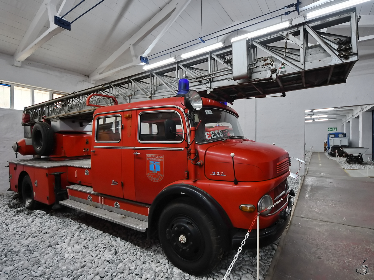 Diese Daimler-Benz (322 Kurzhauber) Kraftdrehleiter DL30 befindet sich im Oldtimermuseum Prora. (November 2022)