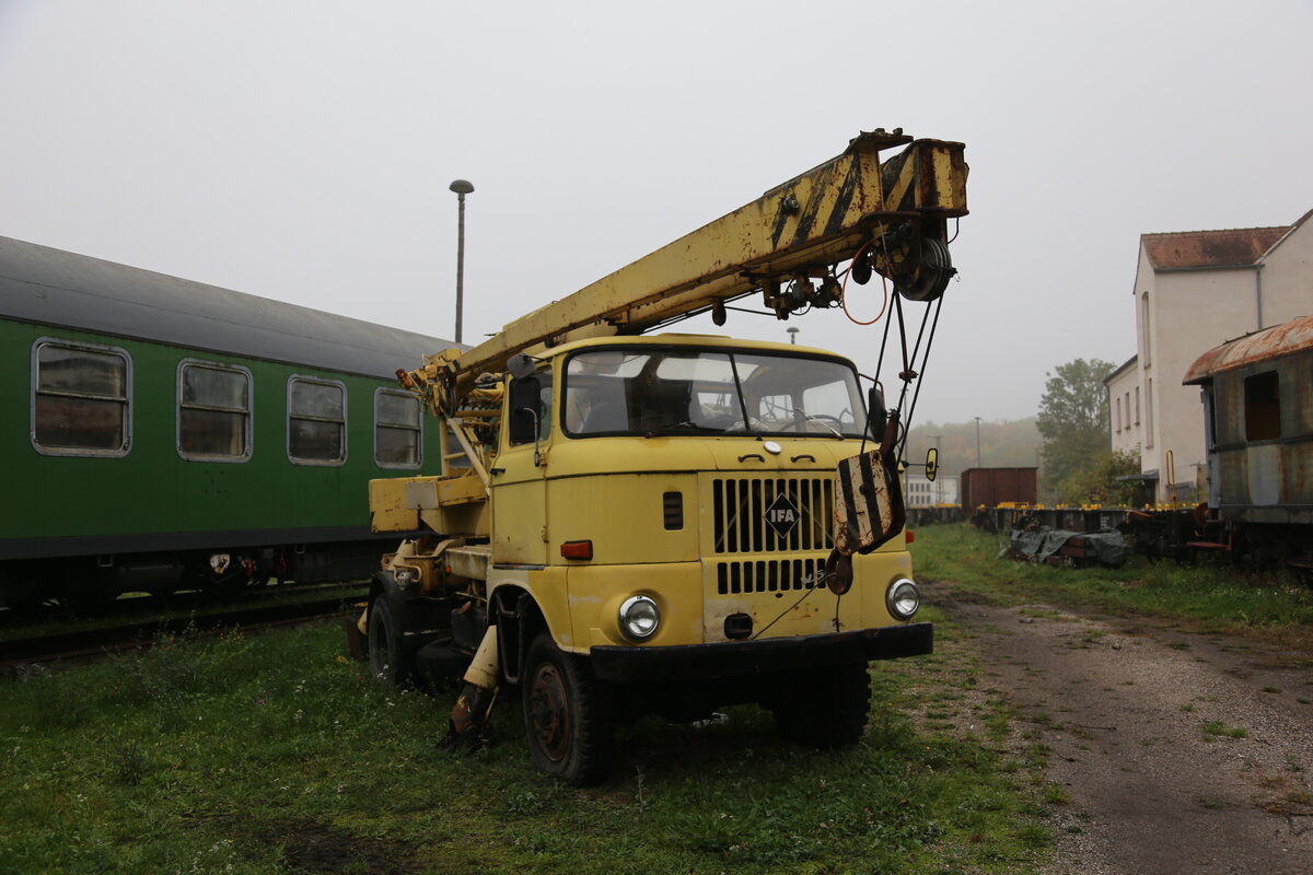 Dieseer Kranwagen IFA W 50 stand am 3.10.2026 im Freigel�nde des Eisenbahn Museum Weimar.