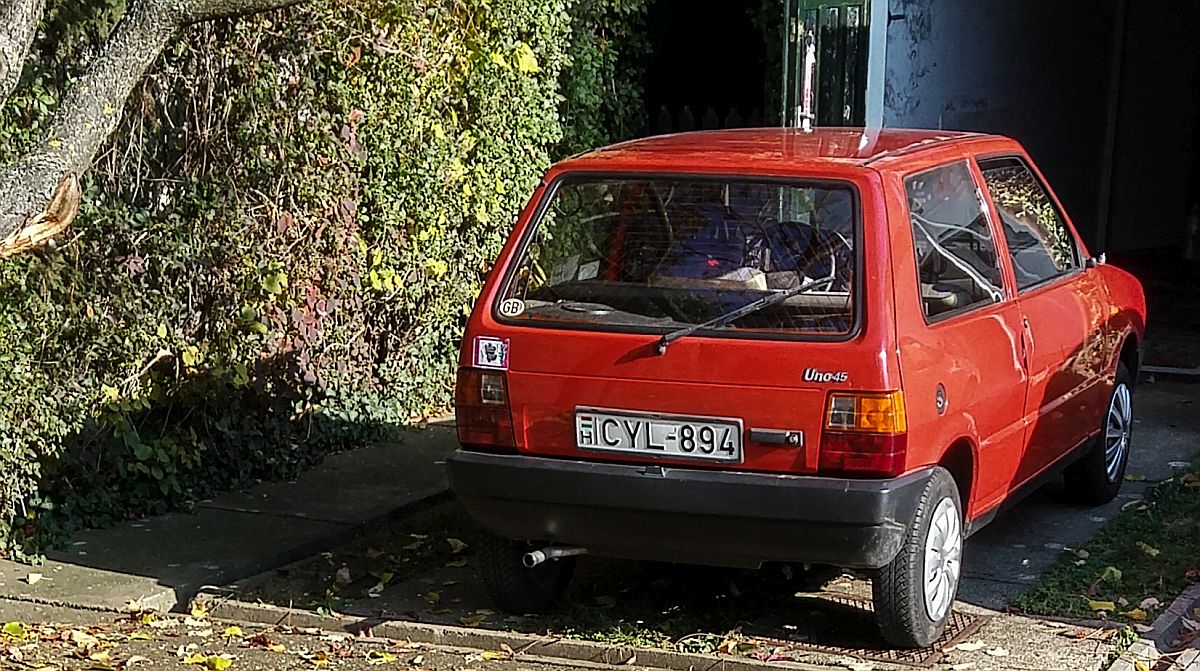 Diesen Fiat Uno (Rückansicht) habe ich in November 2020 gesehen.