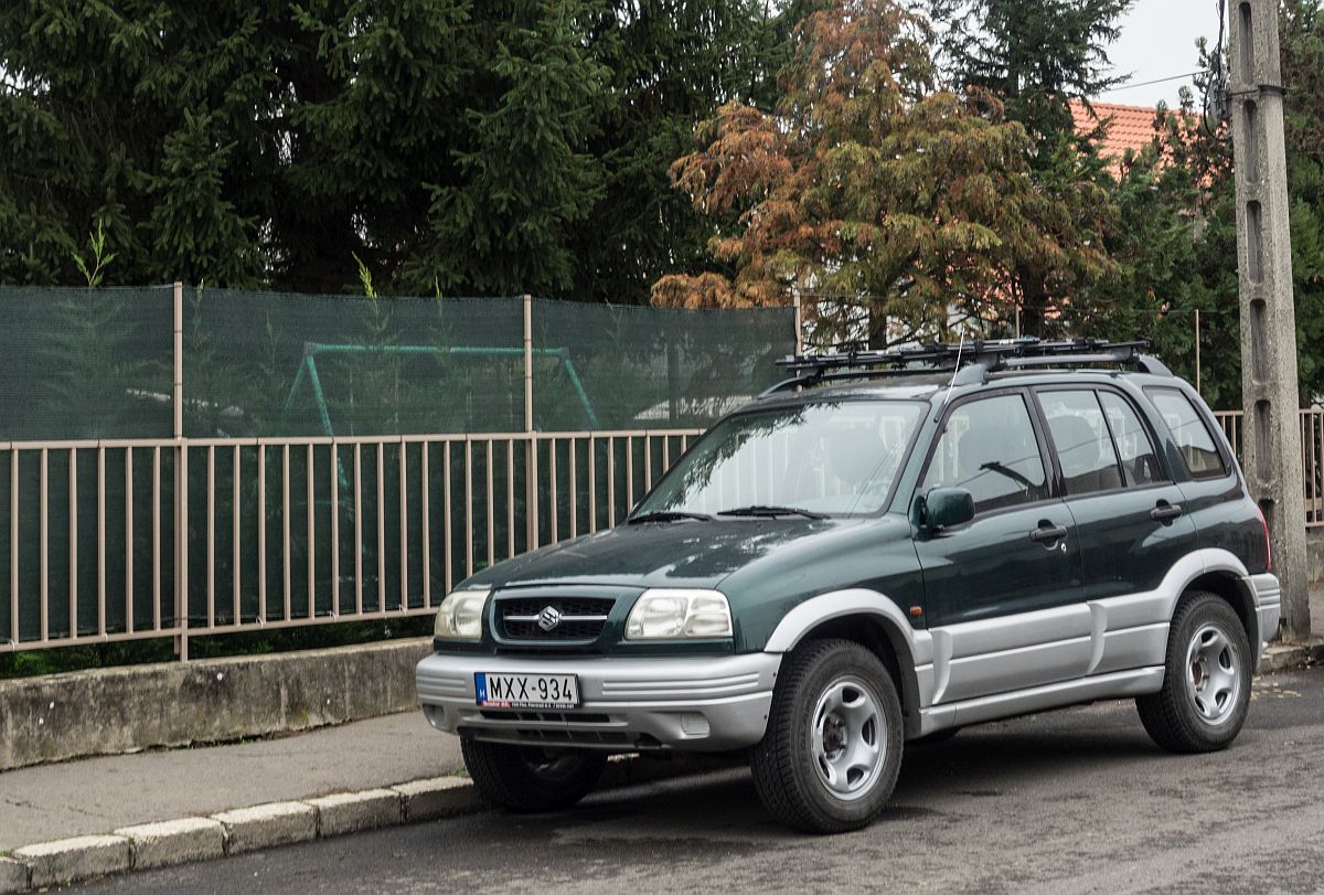 Diesen Suzuki Grand Vitara (erste Generation) habe ich in Dezember 2020 gesehen.