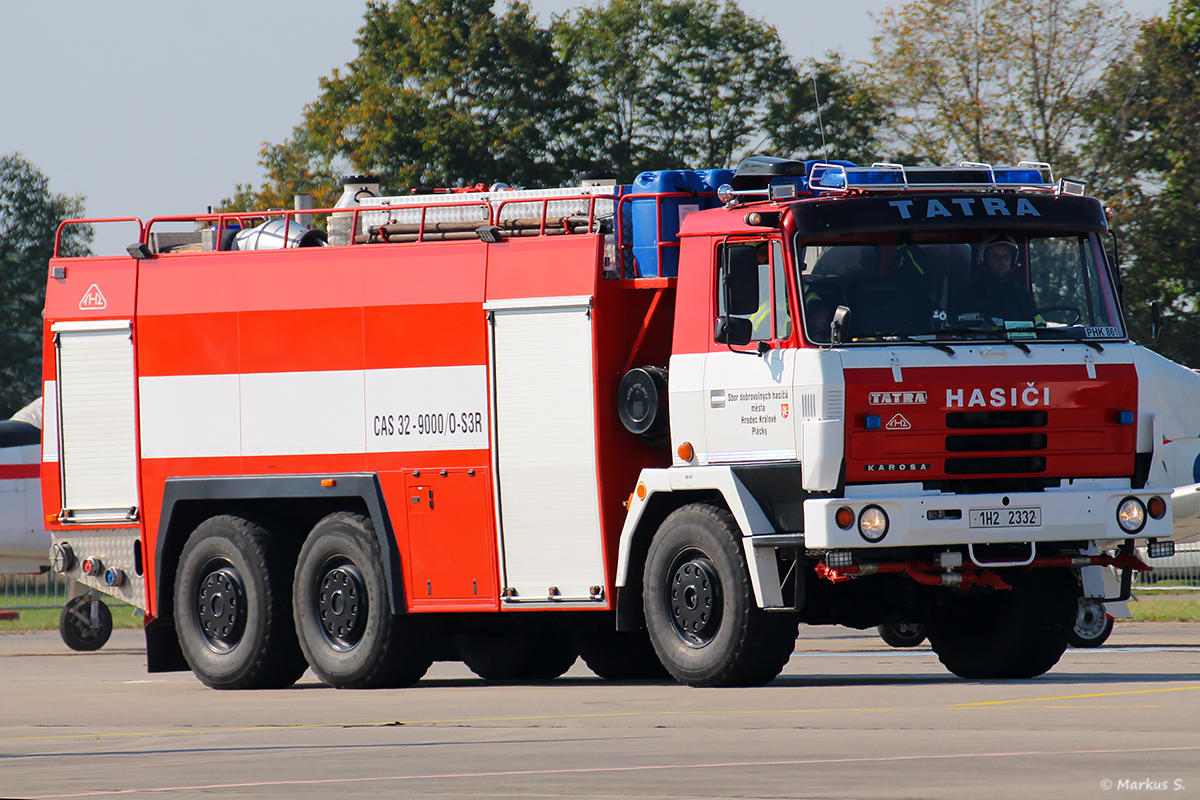 Diesen Tatra T815 der Freiwilligen Feuerwehr Plácky in der tschechischen Stadt Hradec Králové (Königgrätz) konnte ich beim Einsatz auf dem Flugplatz in Hradec Králové am 05.September 2014 fotografieren.