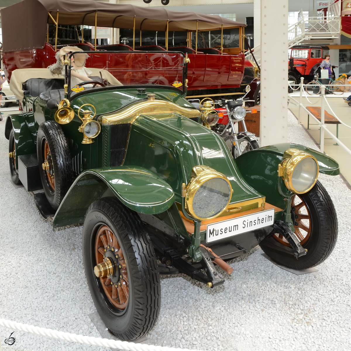 Dieser 1909 gebaute Renault Doppelphaeton (AS) ist Teil der Ausstellung im Technik-Museum Speyer. (Mai 2014)