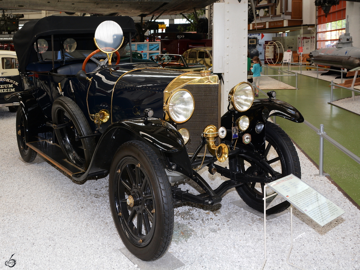 Dieser 1919 gebaute Mercedes-Benz Knight ist Teil der Ausstellung im Technik-Museum Speyer. (Mai 2014)