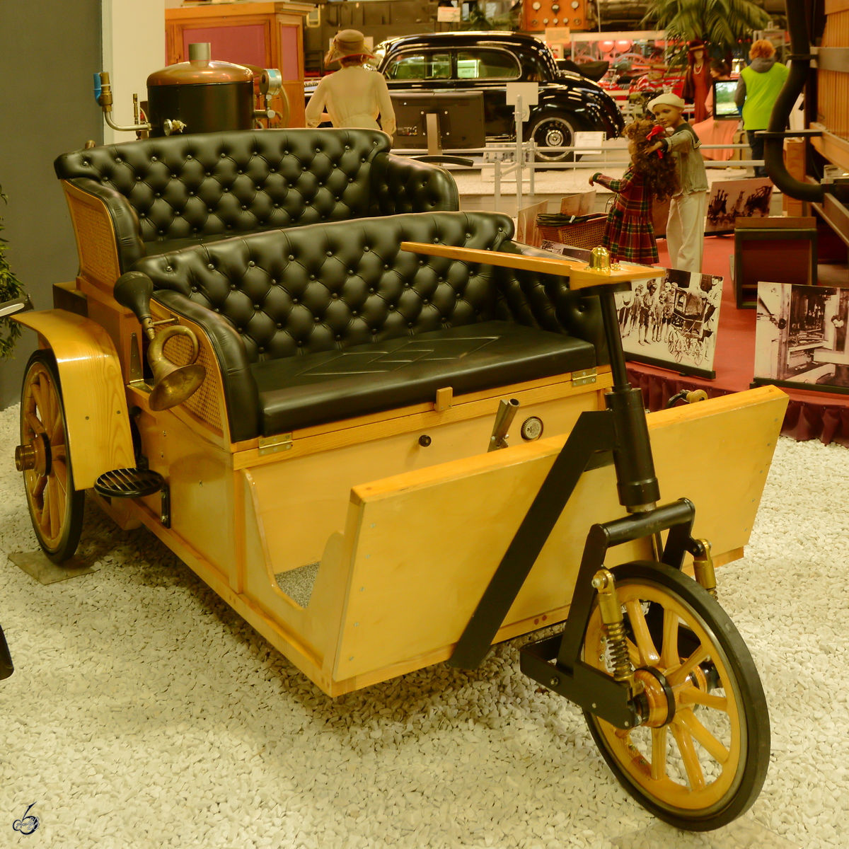 Dieser Dampfwagen Heiri ist Teil der Ausstellung im Auto- und Technikmuseum Sinsheim. (Dezember 2014)
