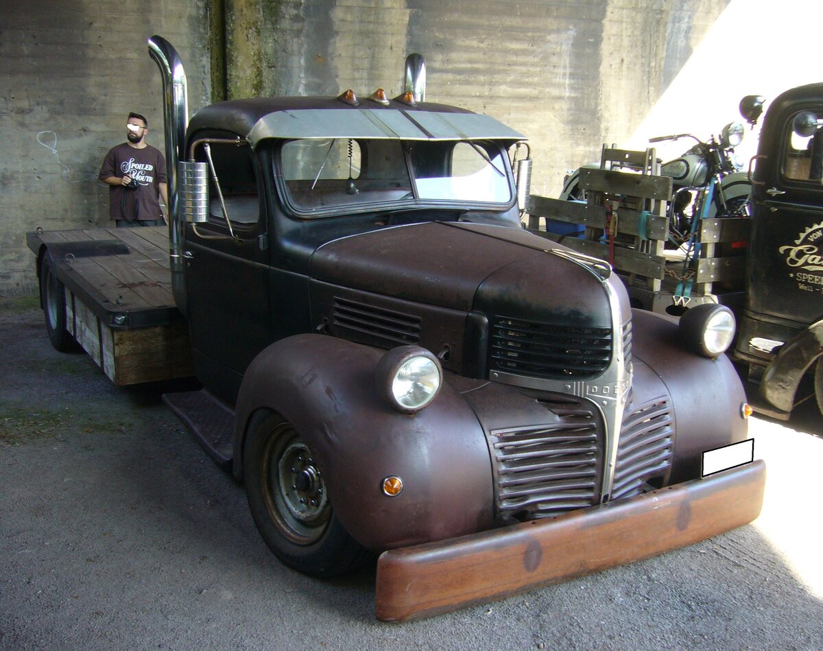 Dieser Dodge Truck im Rat-Look soll aus dem Jahr 1942 stammen. Mehr ist mir leider nicht bekannt. Altmetall trifft Altmetall am 01.10.2023 im LaPaDu Duisburg.