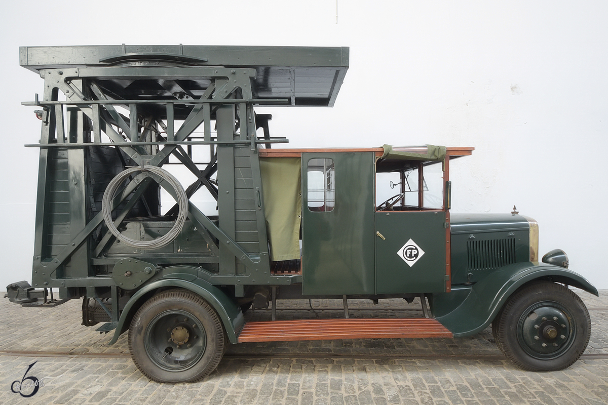Dieser Hansa Lloyd wurde 1929 von der Straßenbahngesellschaft in Porto für Instandsetzungsarbeiten an den Oberleitungen angeschafft und ist nun eines der Exponate im Straßenbahnmuseum von Porto. (Februar 2017)