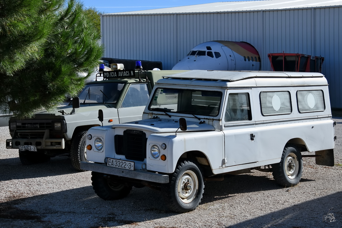 Dieser Land Rover Santana 109 diente ursprünglich als Rettungswagen. (Museo del Aire Cuatro Vientos, November 2022)