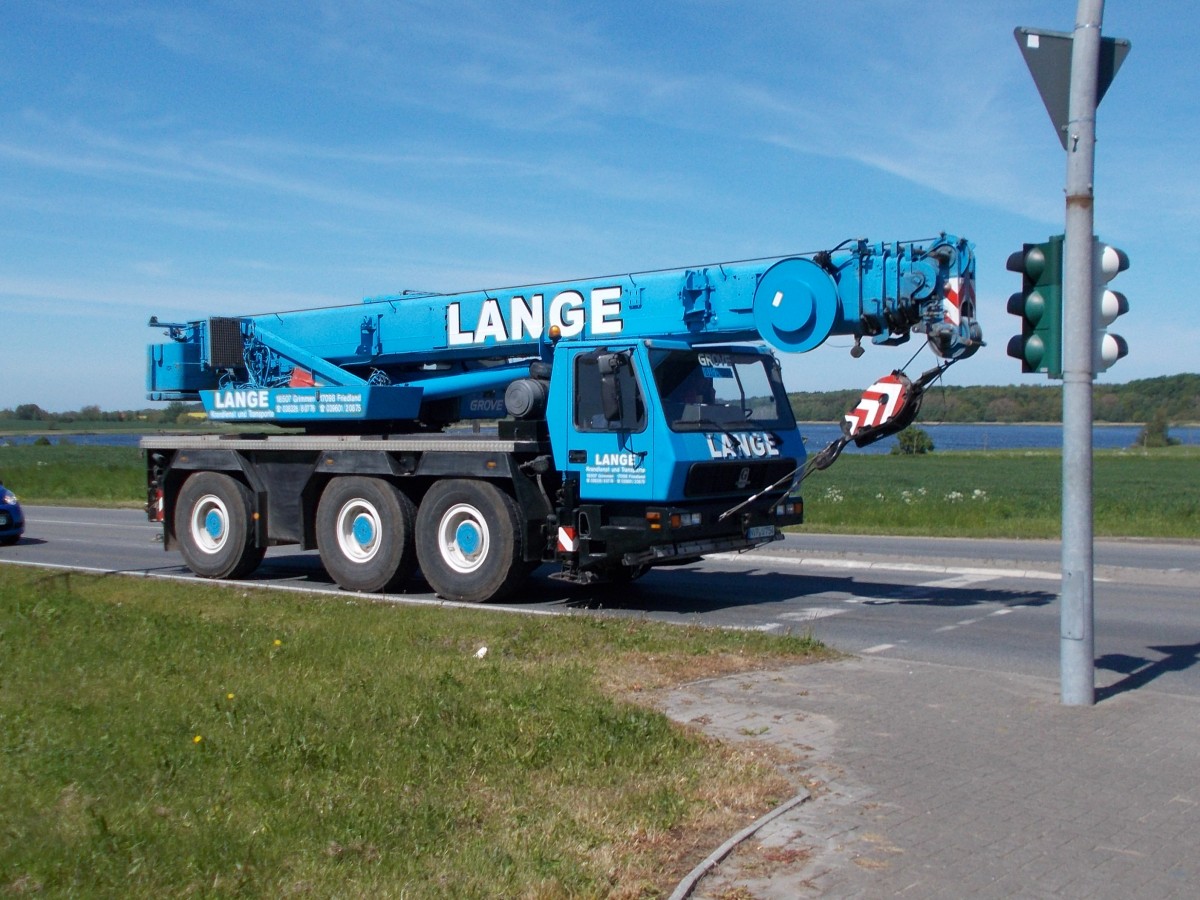 Dieser LANGE-Kran stand,am 16.Mai 2014,an einer Kreuzung bei Bergen/Rügen.