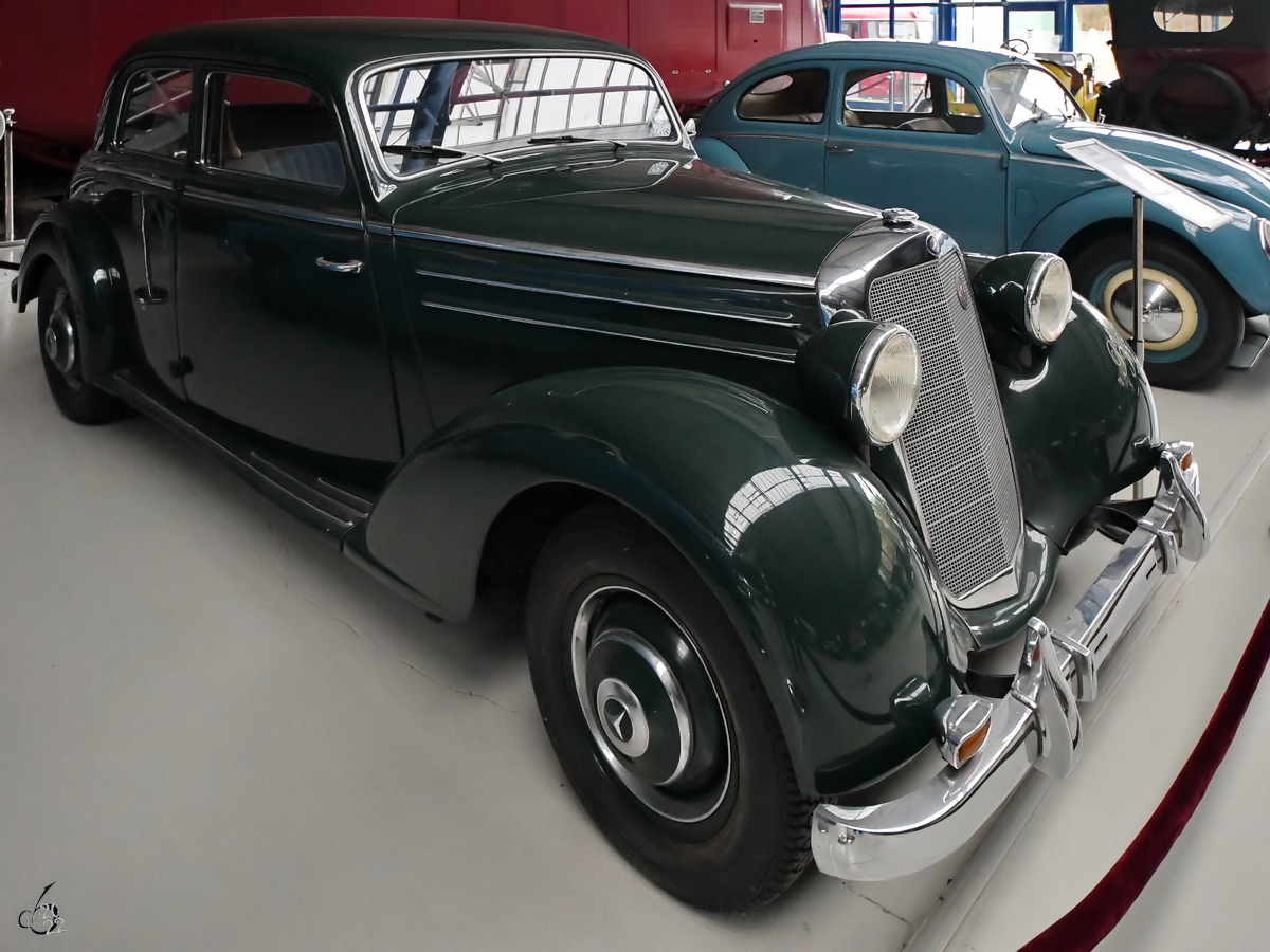 Dieser Mercedes-Benz 170 Sb war Mitte November 2022 im Oldtimermuseum Prora zu sehen.