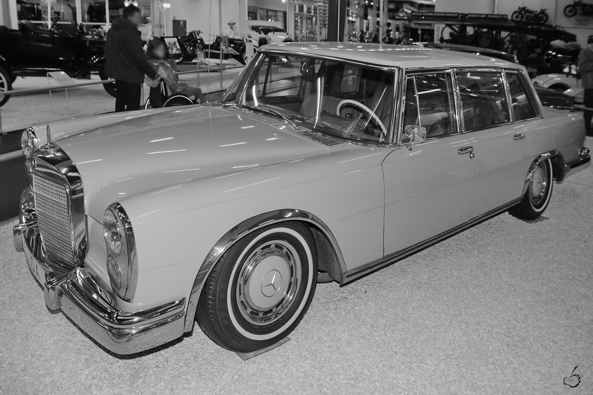 Dieser Mercedes-Benz 600 war im Dezember 2014 im Auto- und Technikmuseum Sinsheim ausgestellt.