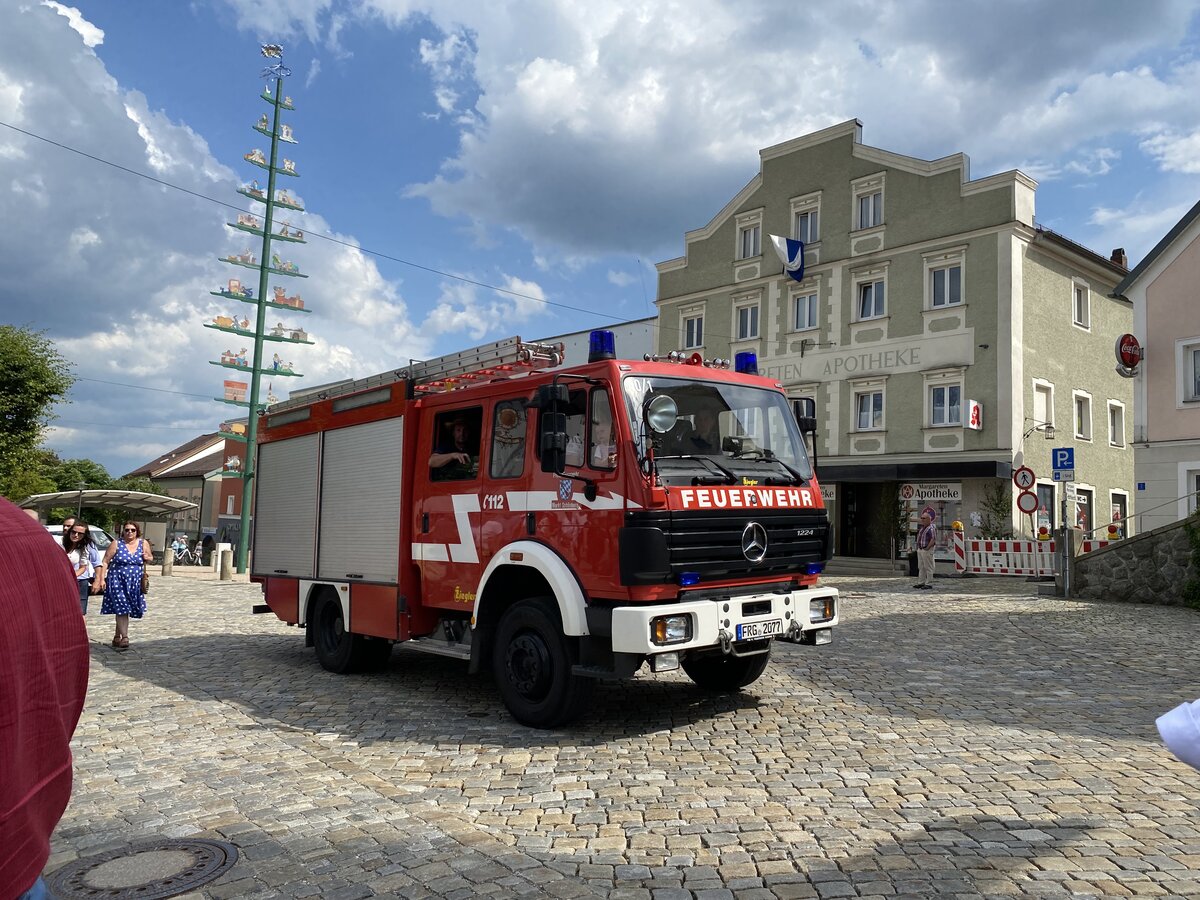 Dieser Mercedes-Benz SK 1224 der Feuerwehr Schönberg (BJ: 1999) konnte von mir gestern während des Volksfestumzuges fotografiert werden, Juni 2022
