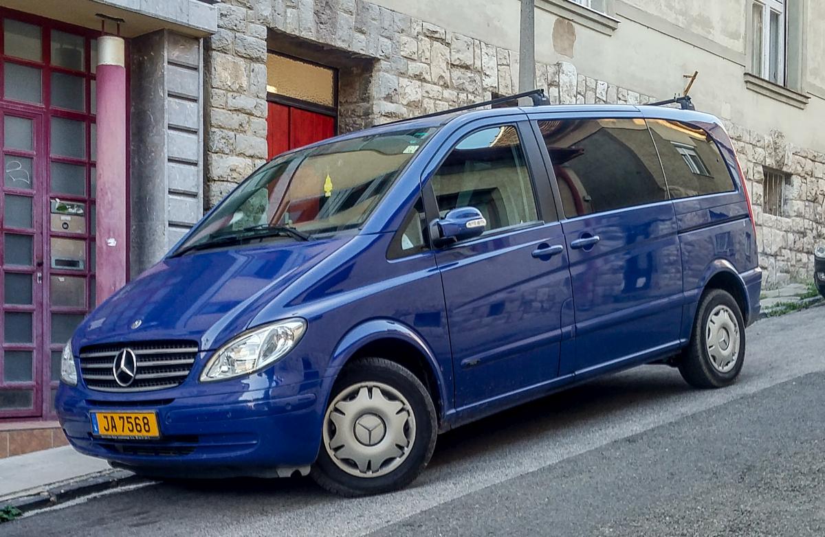 Dieser Mercedes-Benz Viano reiste von Luxembourg nach Ungarn. Aufnahme: Pécs (HU) Septtember, 2019