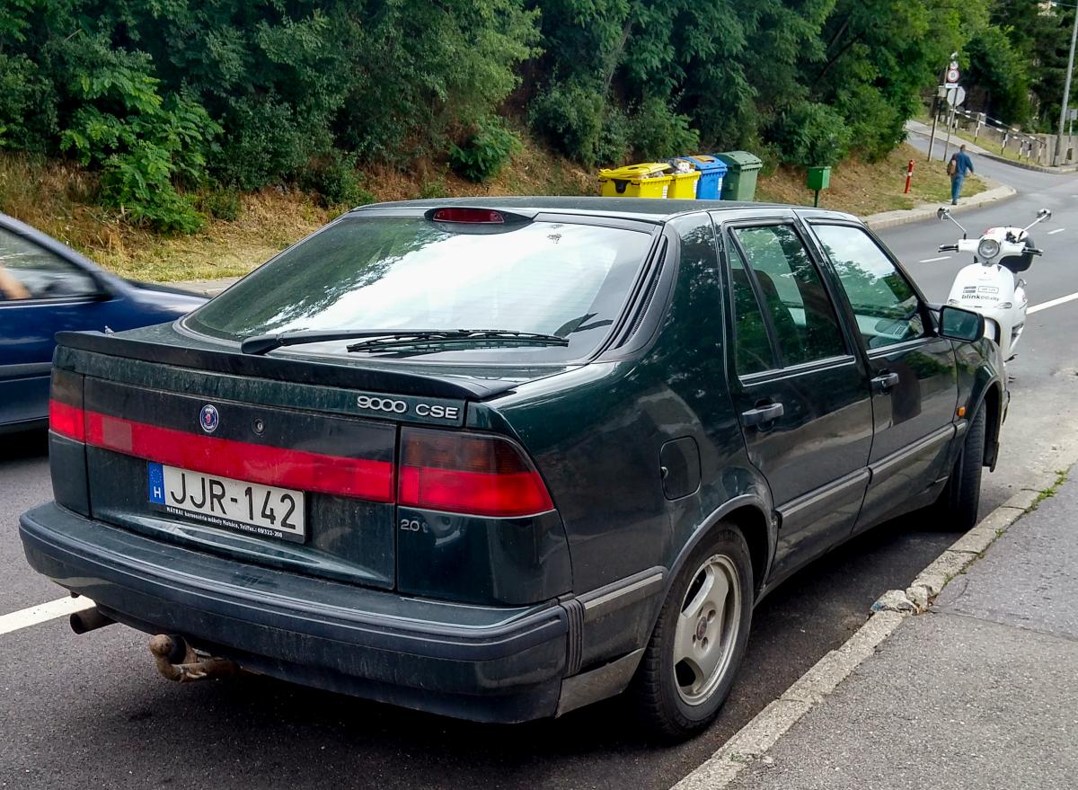 Dieser Saab 9000 CSE wurde 1997 mit einer Automatikgetriebe verkauft. Foto: Juni, 2020.