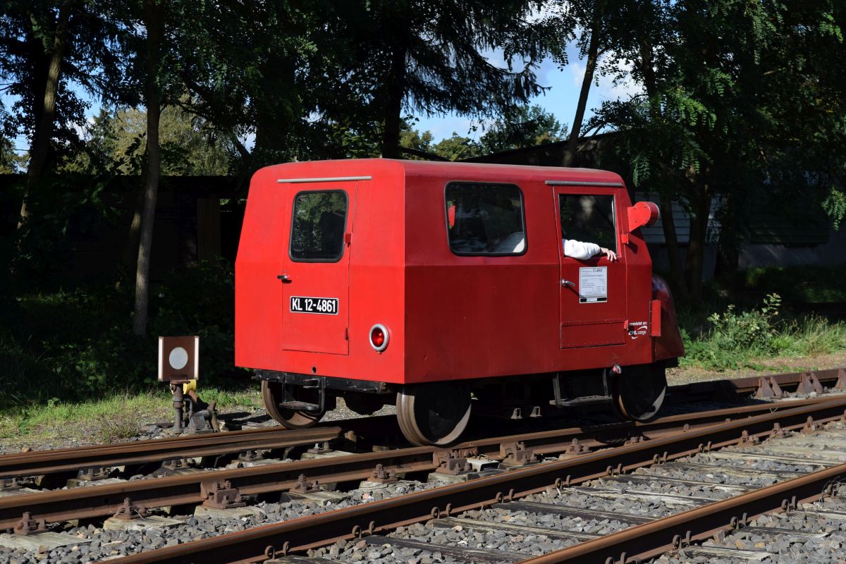 Dieser Schienenbus gehört zu einem Eisenbahnmuseum in Uetersen. Aufgenommen im September 2015.