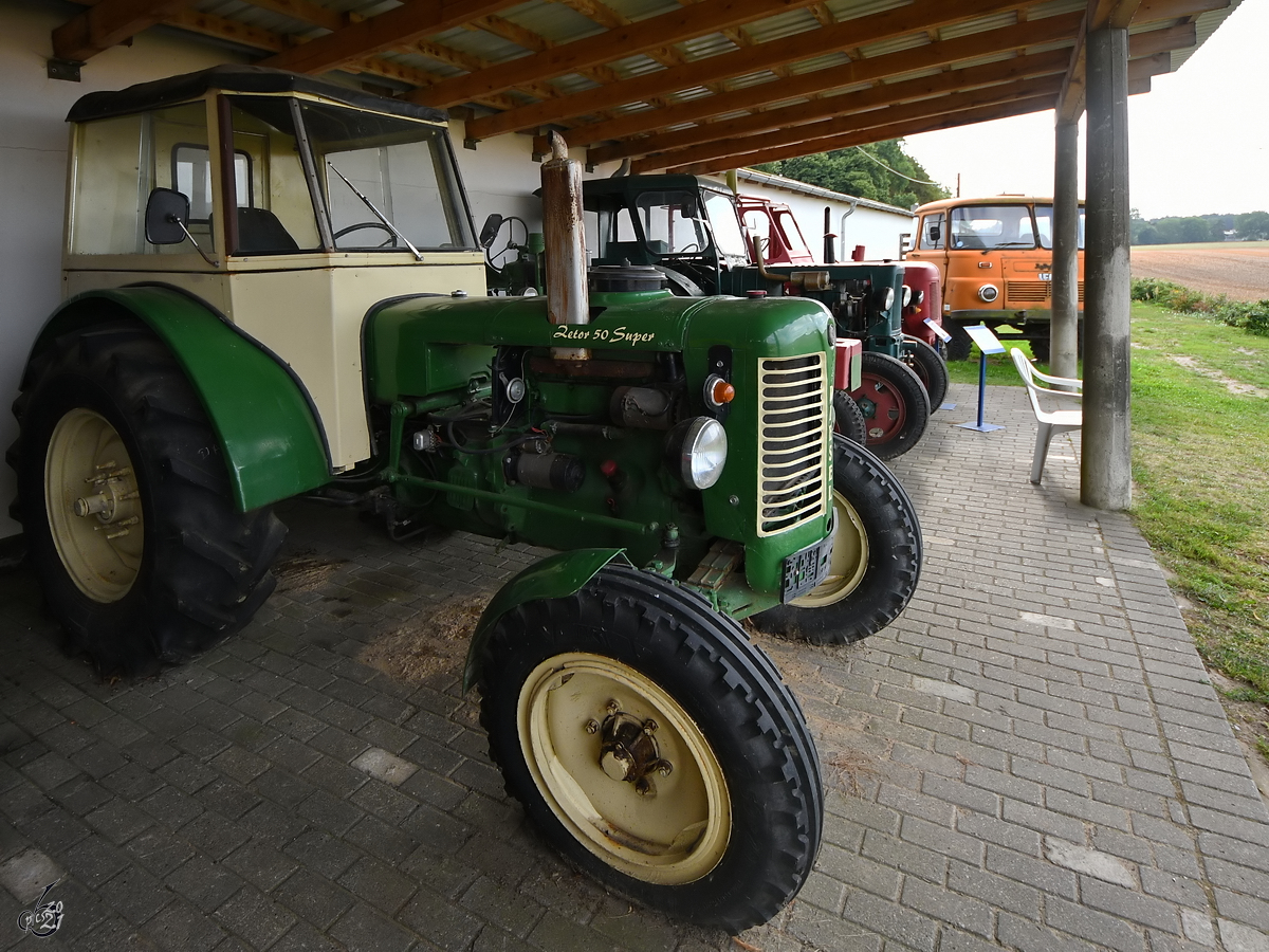 Dieser tschechische Traktor Zetor 50 Super war Mitte August 2021 im DDR-Museum Dargen zu sehen.