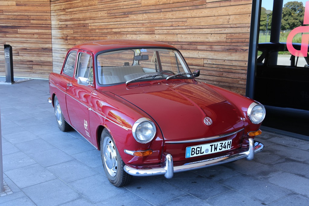 Dieser VW 1500 PKW gehört dem Traumwerk des Hans Peter Porsche in Ainring. Am 5.9.2023
wurde der PKW im Außenbereich des Museums präsentiert.