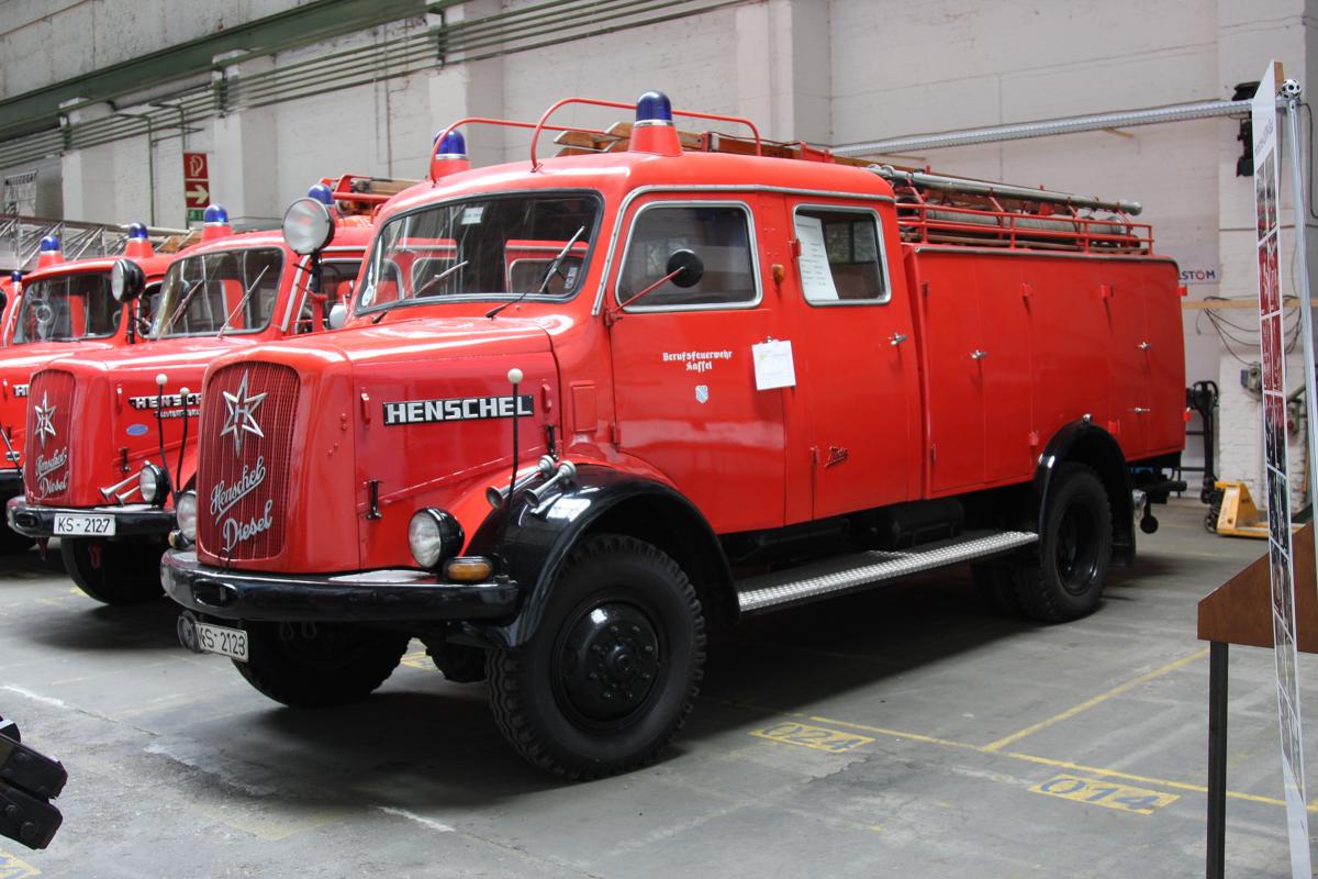 Dieses ehemalige Feuerwehrfahrzeug der Marke Henschel hat hier am 2.8.2014 Unterstand im Technik Museum Kassel e. V. gefunden.
