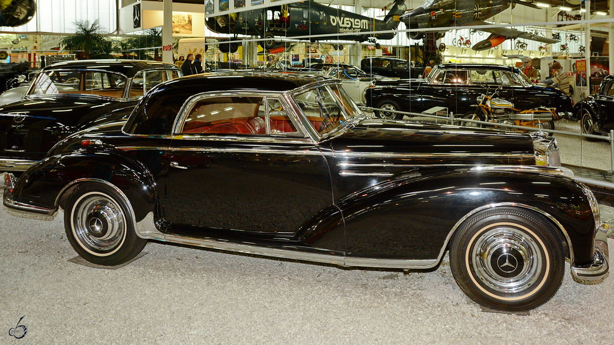 Dieses Mercedes-Benz 300 Coupé ist Teil der Ausstellung im Auto- und Technikmuseum Sinsheim. (Dezember 2014)