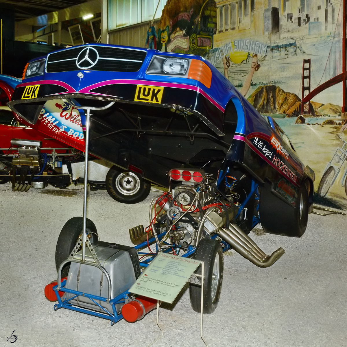 Dieses Mercedes Funny Car schaffte es in 6,18 Sekunden auf 362 km/h auf der Viertelmeile-Strecke. (Auto- und Technikmuseum Sinsheim, Dezember 2014)
