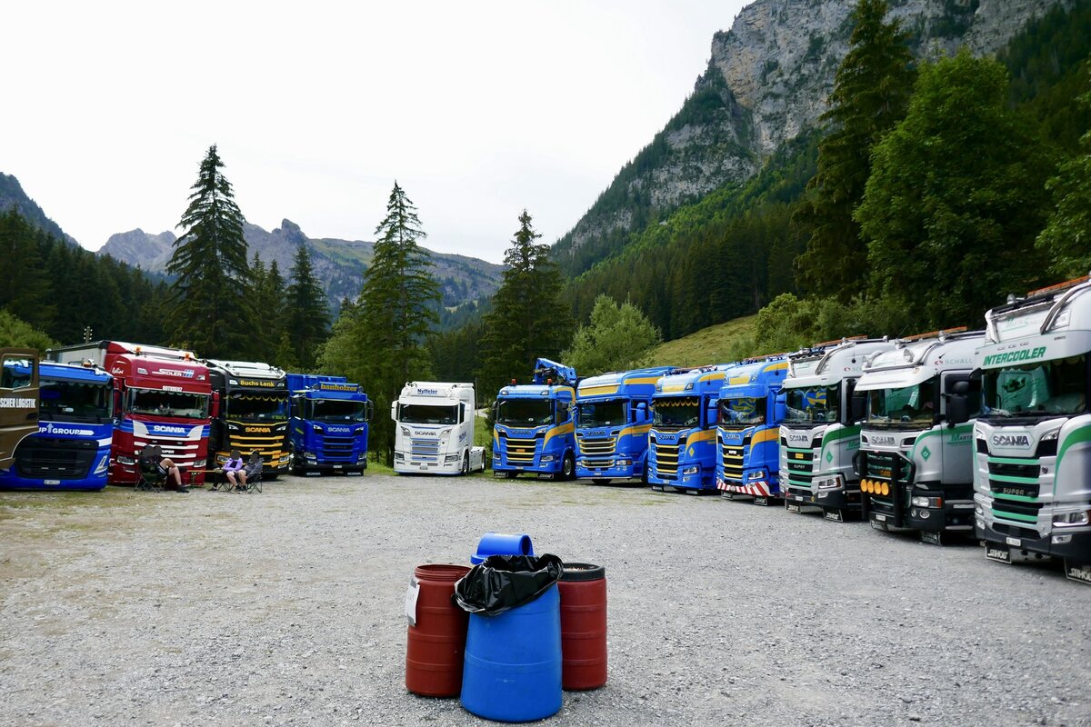 Divers LKWs die am 29.8.26 beim Diemtigtaler Truck Treff stehen.