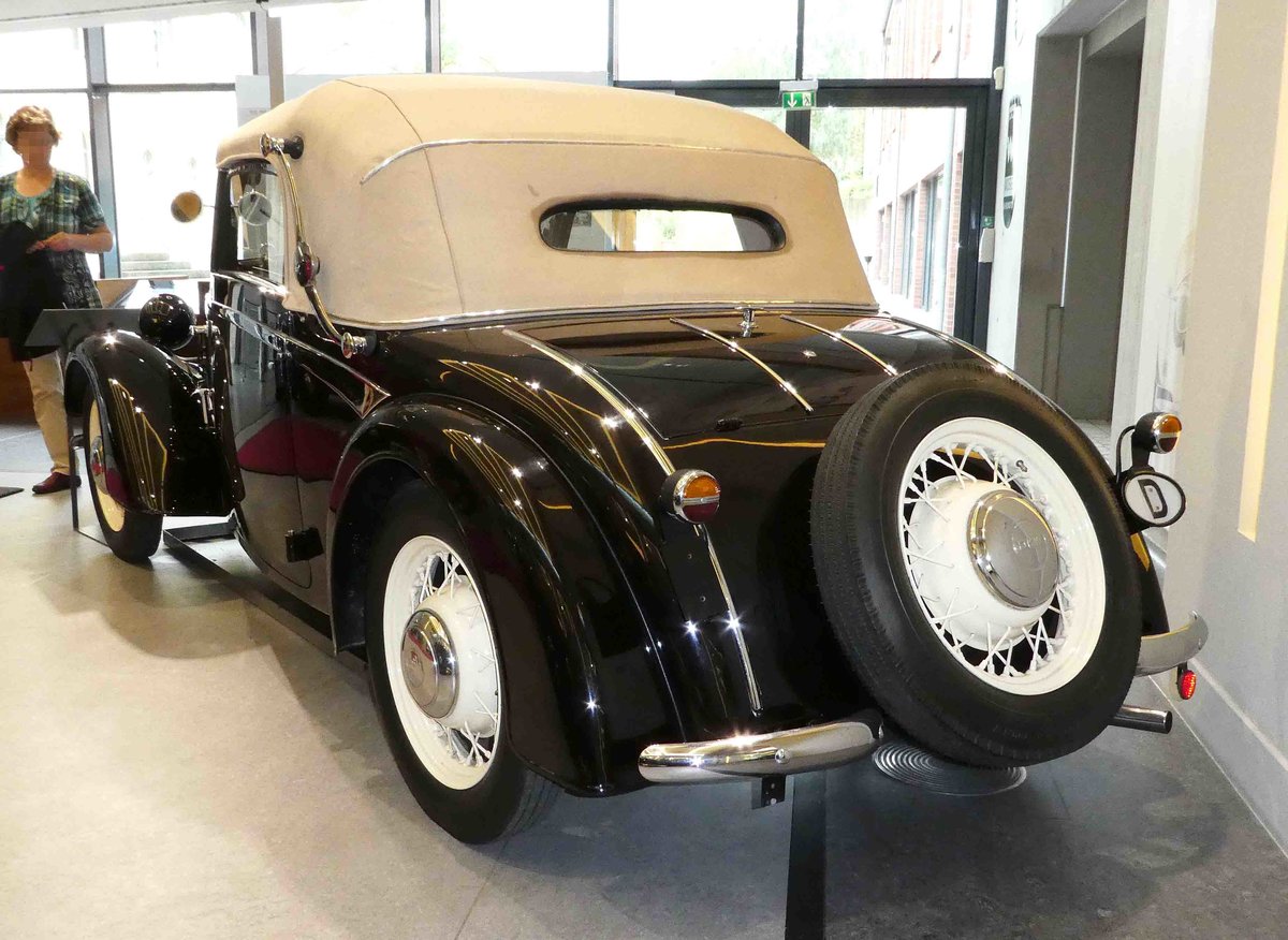 =DKW F 5 Front-Luxus Cabriolet, Bj. 1936, 2 Zyl., 684 ccm, 20 PS, gesehen im August Horch Museum Zwickau, Juli 2016. Zwischen 1935 - 1938 wurden von diesem Modell 3289 Stück gefertigt.