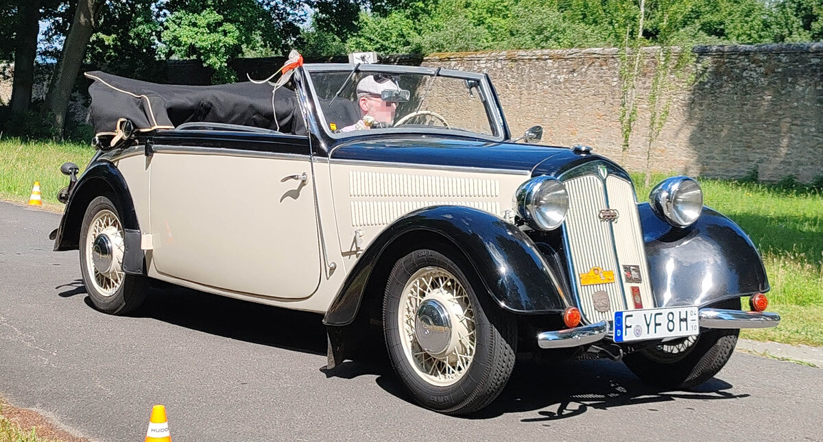 =DKW F8 Cabriolet auf dem Weg zur Oldtimerausstellung bei Schloss Fasanerie, 06-2025