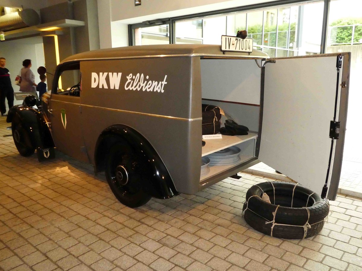 =DKW Front F 7, Bj. 1937, Lieferwagen, 2Zyl., 690 ccm, 20 PS, gesehen im August Horch Museum Zwickau, Juli 2016.
