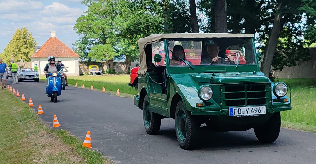 =DKW Munga auf dem Weg zur Oldtimerausstellung bei Schloss Fasanerie, 06-2025