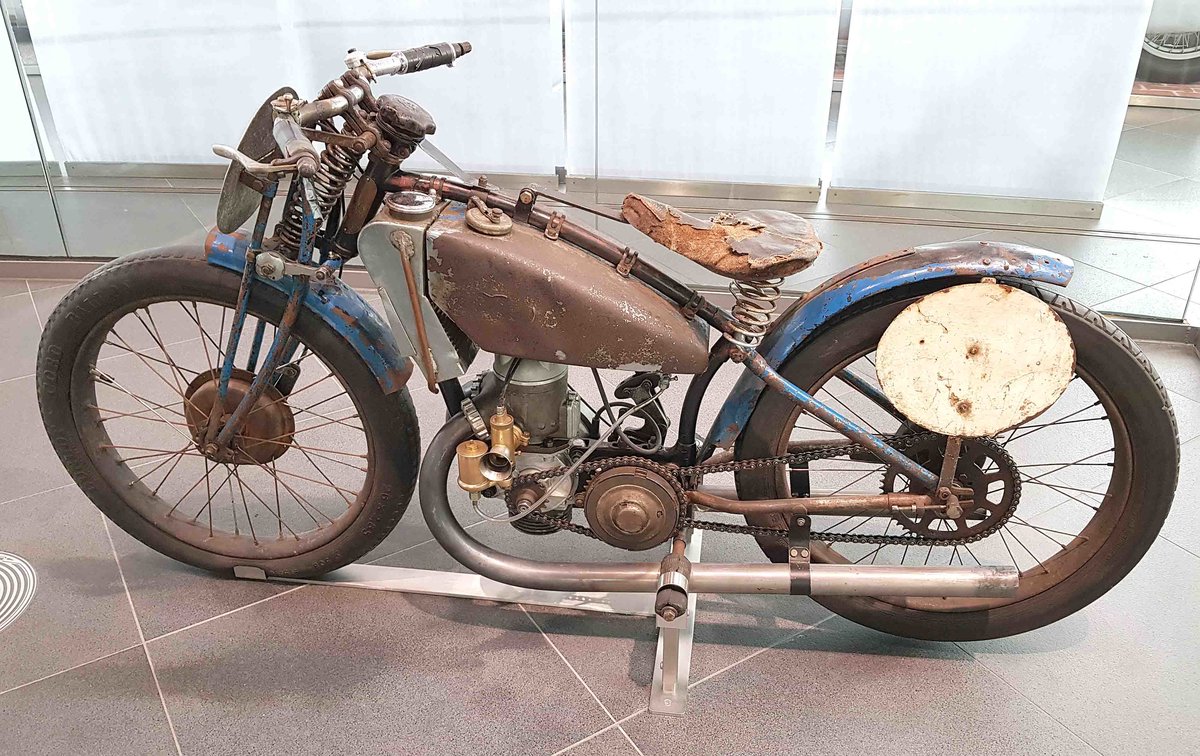 =DKW ORE Rennmotorrad (in unrestauriertem Zustand), Bj. 1928, 248 ccm, 14 PS, gesehen im Audi-Museum Ingolstadt im April 2019.