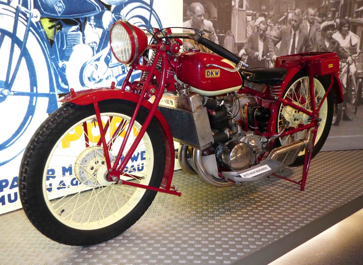 =DKW Super Sport 500, Bj. 1929, 494 ccm, 18 PS, gesehen im August Horch Museum Zwickau, Juli 2016.