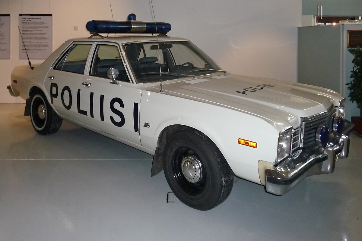Dodge Aspen Police Special 1978  TM-25 
V8 mit 5898 ccm, 121 kW, 400 Nm/2000 rpm, 180 km/h, in 9,6s auf 100 km/h

Mobilia Automuseo, Kangasala, Finnland, 14.4.2013