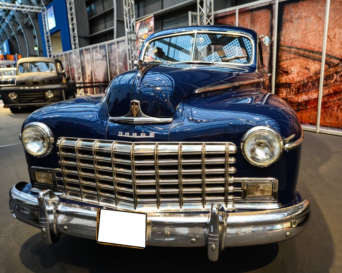 Dodge D24 Custom Business Coupe aus dem Jahr 1947. Dieses 1947´er Business Coupe ist im Farbton patrol blue lackiert. Angetrieben wird der Wagen vom bereits vor WW2 verbauten Sechszylinderreihenmotor. Dieser Motor hat einen Hubraum von von 3770 cm³ und leistet 102 PS. Essen Motor Show am 01.12.2015.