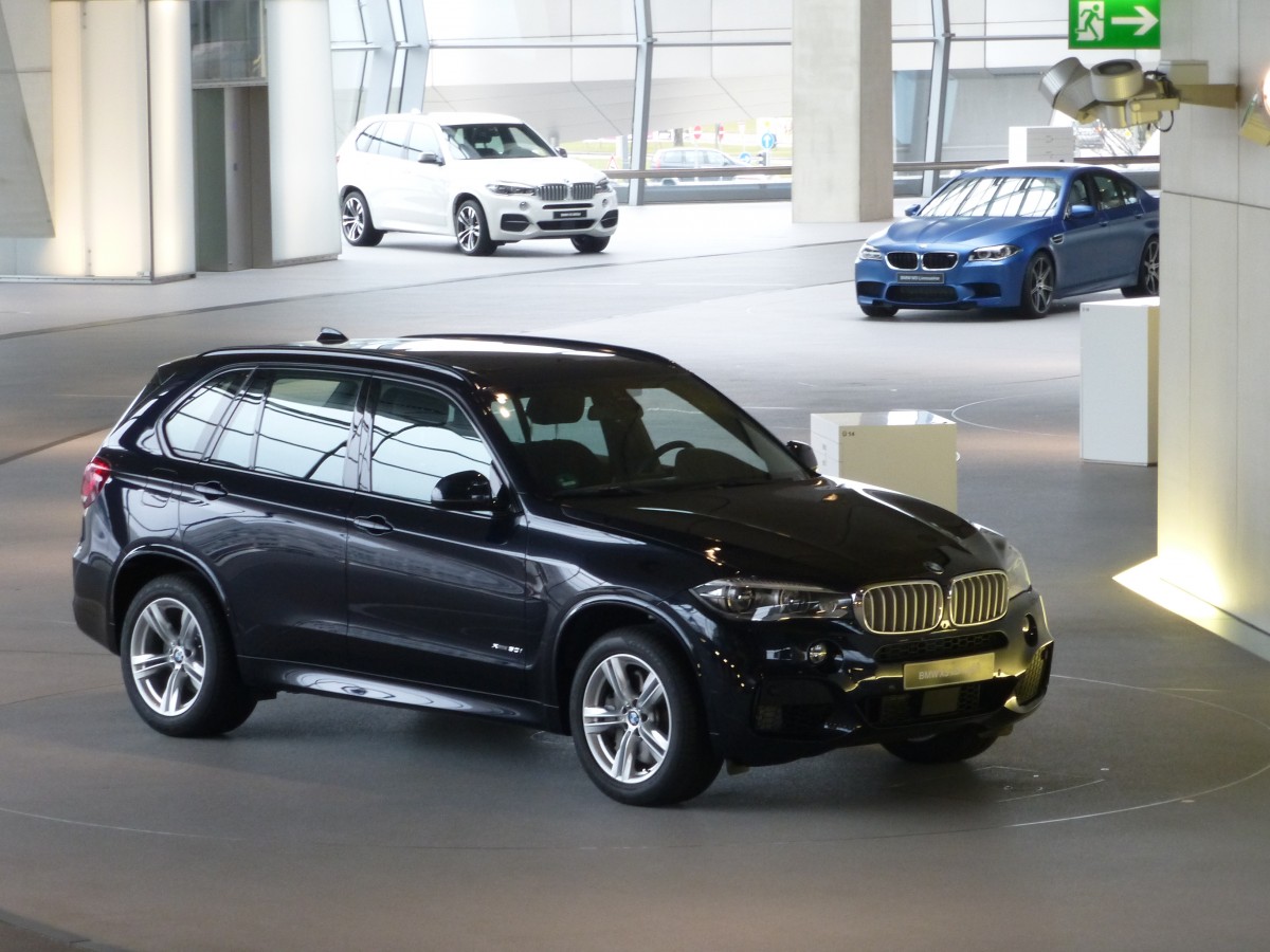 Drei BMWs der 5er- Reihe konnte ich am 04.01.2014 im BMW Museum in München fotografieren.