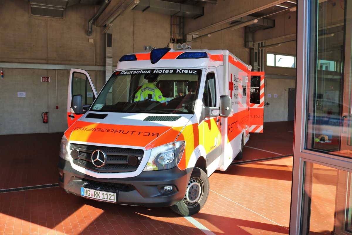 DRK Bad Homburg Mercedes Benz Sprinter RTW am 12.08.18 beim Tag der Offenen Tür der Feuerwehr