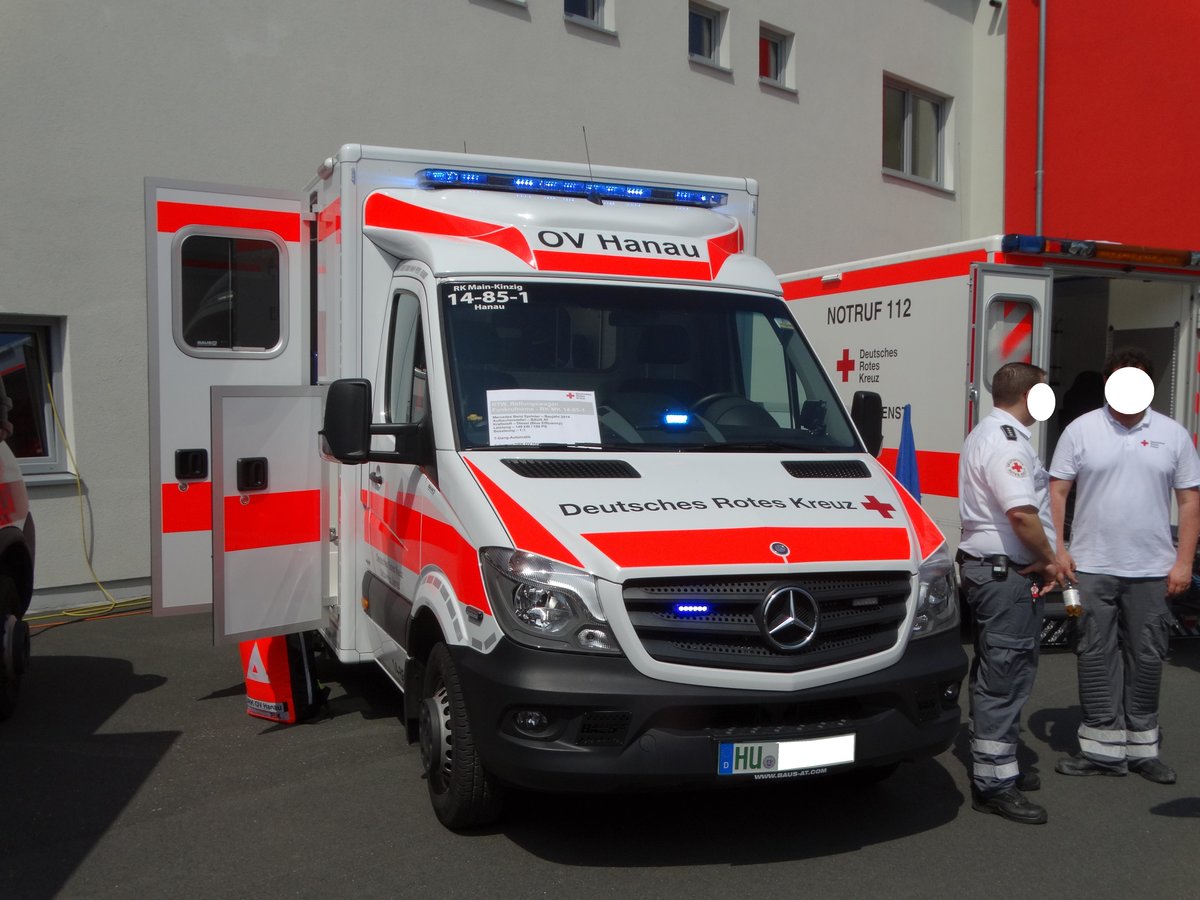 DRK Hanau Mercedes Benz Sprinter RTW am 05.06.16 beim Tag der Offenen Tür der Feuerwehr
