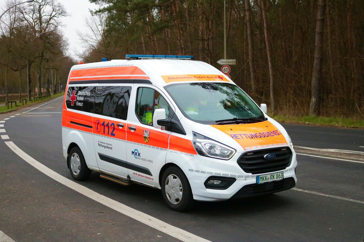 DRK Katastrophenschutz Main Kinzig Kreis Ford Transit KTW am 12.03.23 bei einer Evakuierung in Hanau