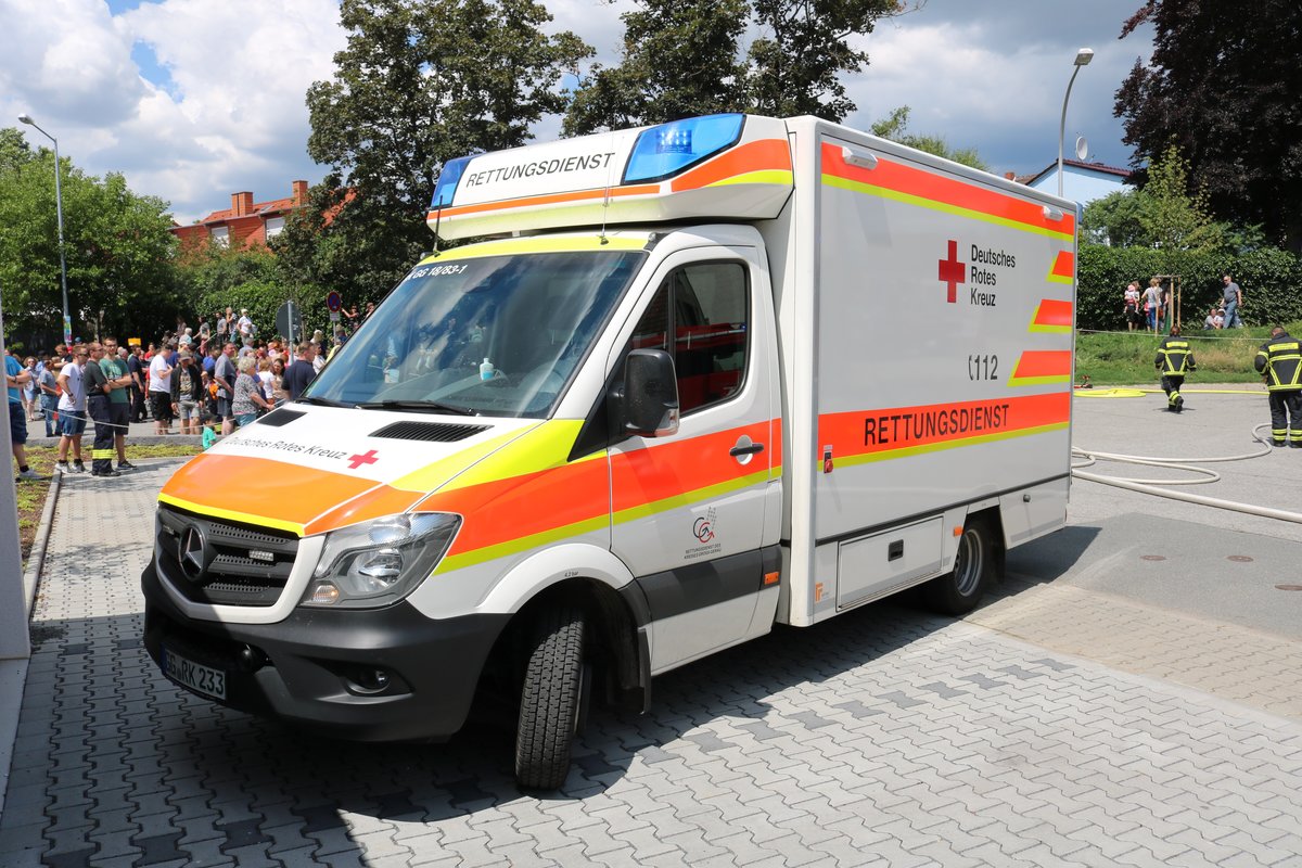 DRK Mercedes Benz Sprinter am 16.06.19 beim Tag der offenen Tür der Feuerwehr Bischofsheim