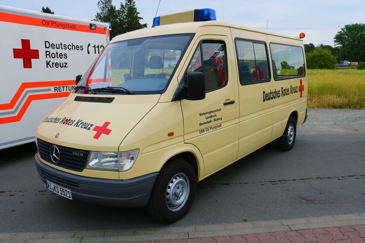 DRK OV Pfungstadt Mercedes Benz Sprinter am 04.06.22 beim Tag der offenen Tür des THW
