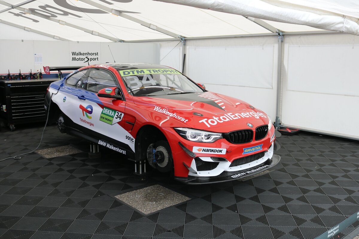 DTM Trophy BMW M4 am 03.10.21 in Hockenheim im Fahrerlager