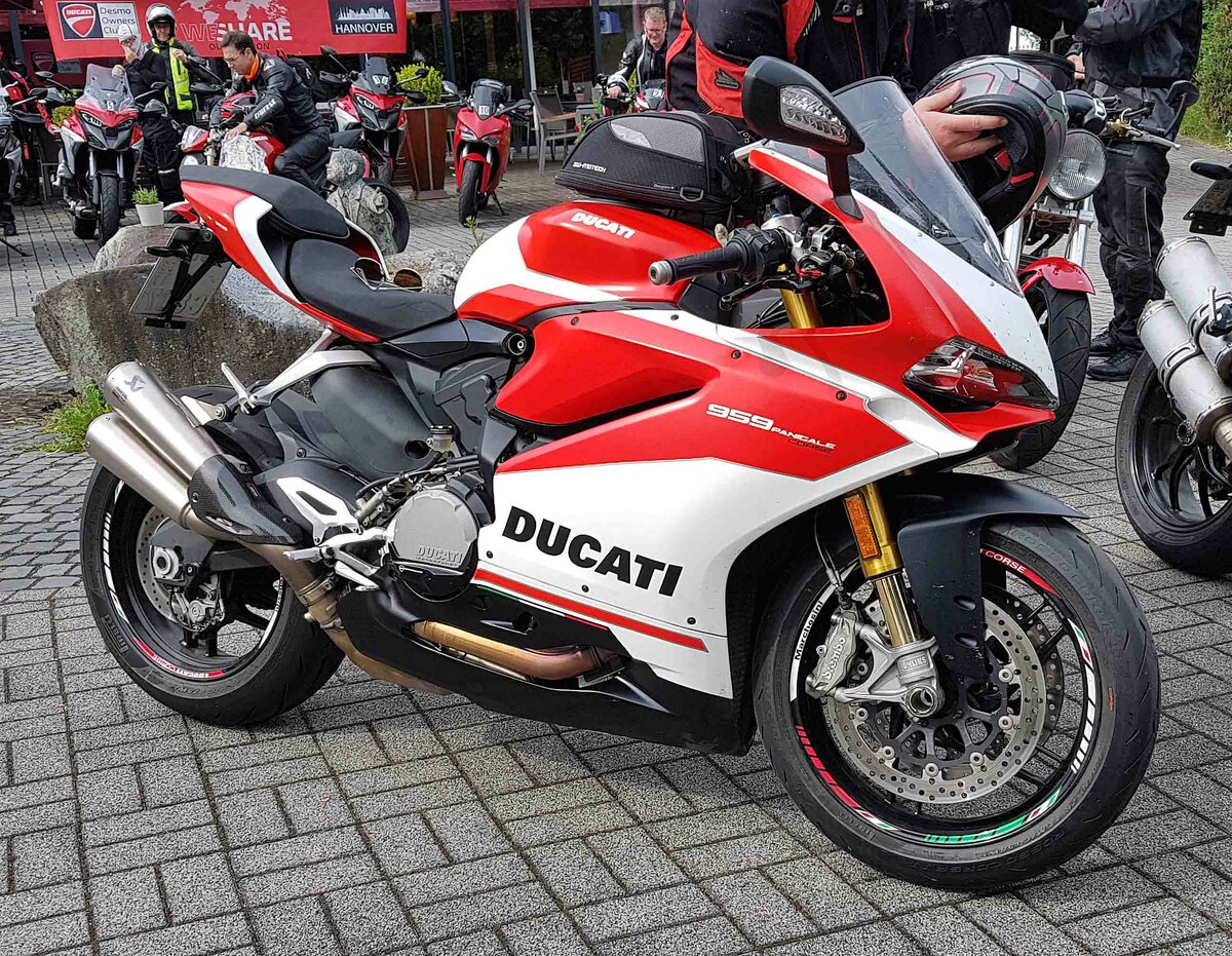 =Ducati 959 Panigale vom Desmo Owners Club Hannover steht bereit zur Pfingstausfahrt des Konrad-Zuse-Hotels in Hünfeld, 06-2022