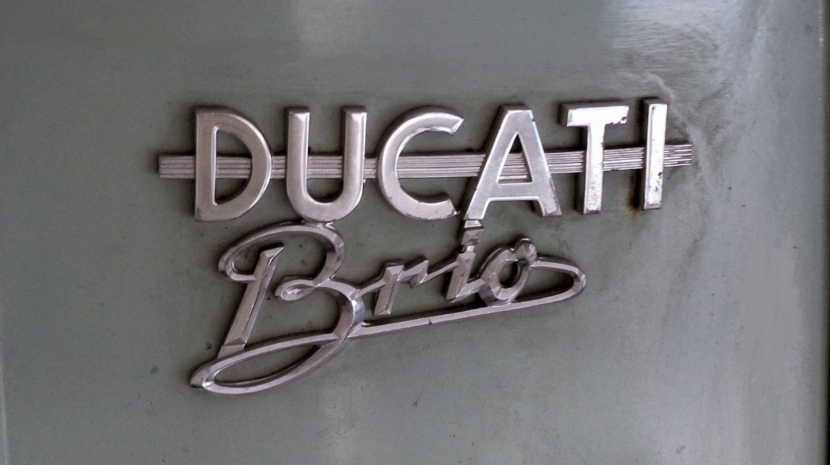 DUCATI, Aufschrift am Motorroller Ducati 100BR von 1965, die italienische Firma wurde 1926 in Bologna gegrndet, Nov.2014