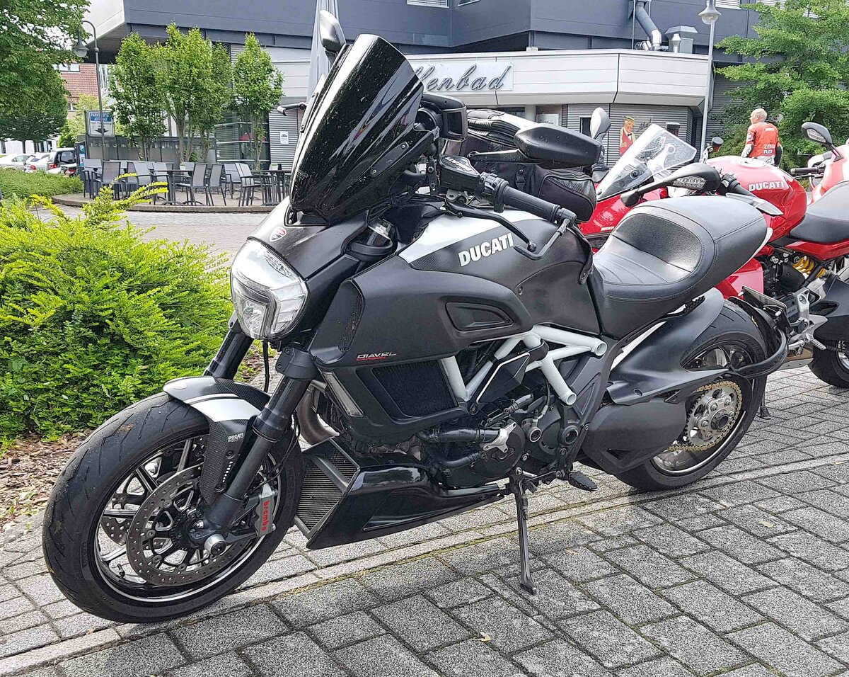 =Ducati vom Desmo Owners Club Hannover steht bereit zur Pfingstausfahrt des Konrad-Zuse-Hotels in Hünfeld, 06-2022