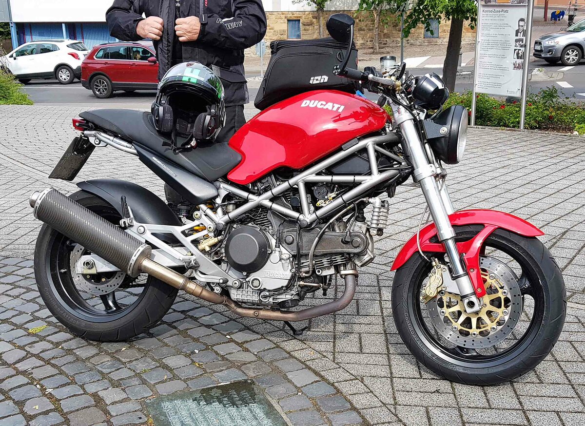 =Ducati vom Desmo Owners Club Hannover steht bereit zur Pfingstausfahrt des Konrad-Zuse-Hotels in Hünfeld, 06-2022