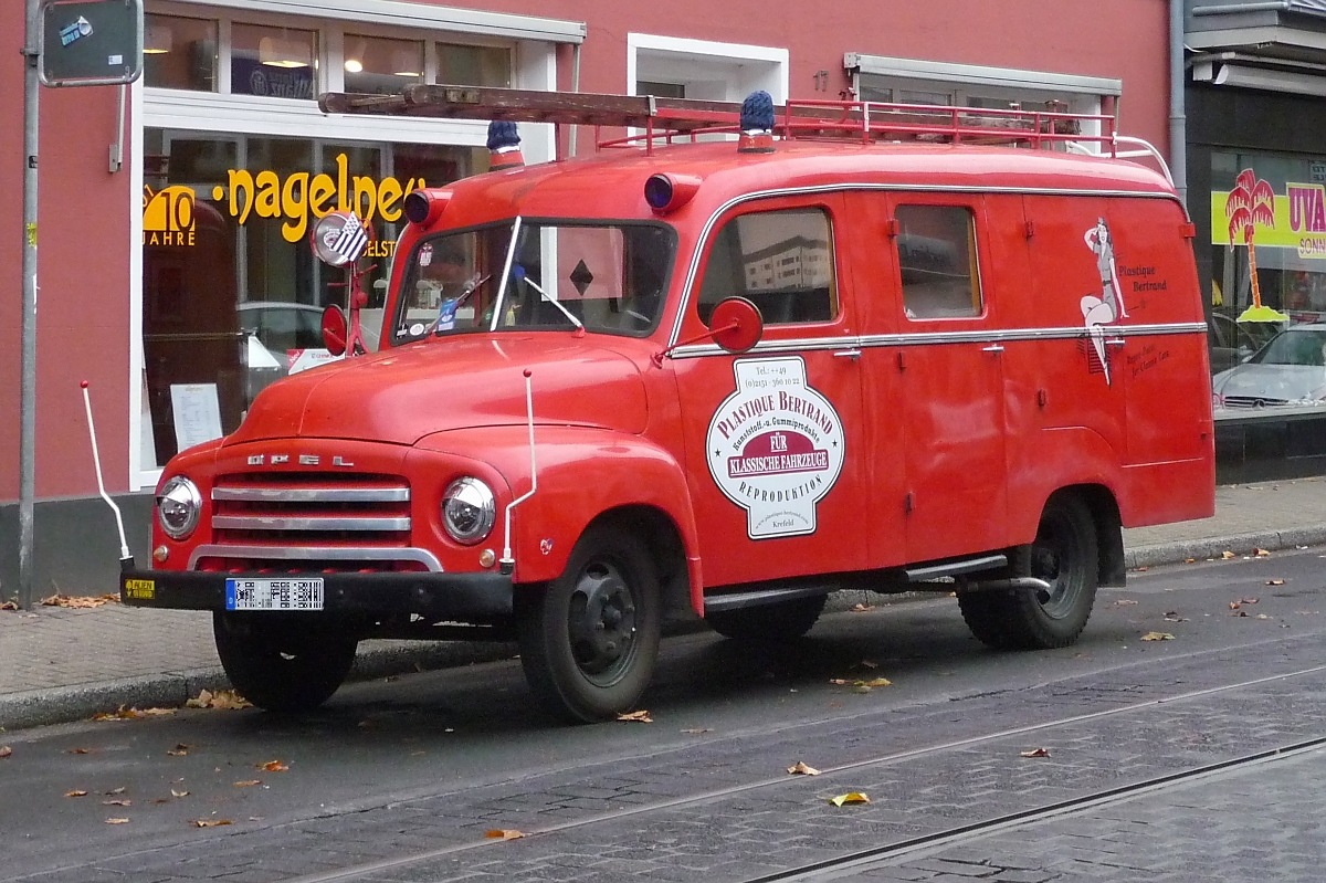 Ehemaliges OPEL Feuerwehrauto in Krefeld, 06.11.2015