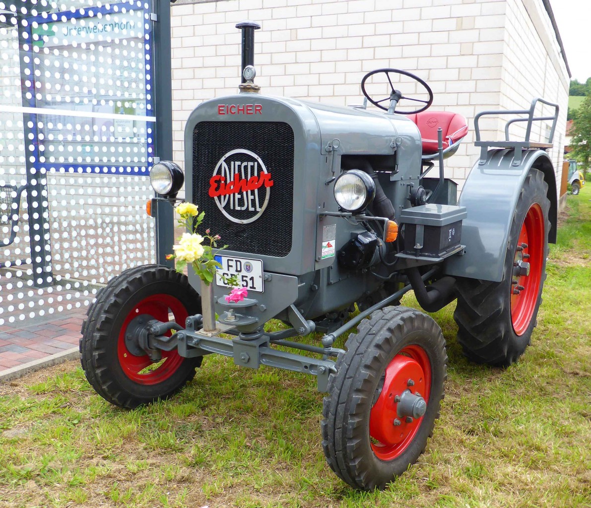Eicher 25, ausgestellt beim Ortsjubiläum von Unterweisenborn im Juni 2014