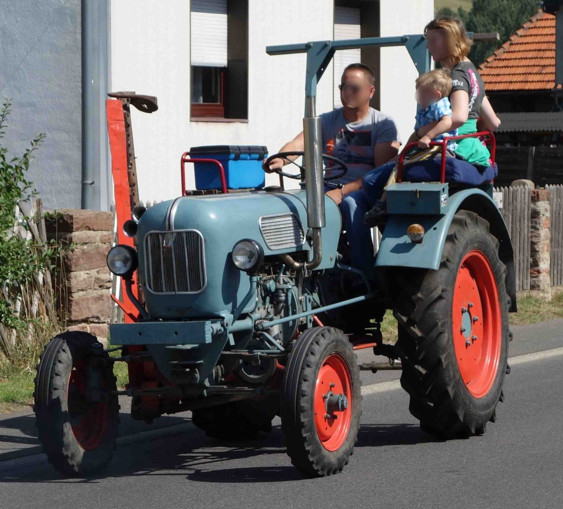 Eicher unterwegs in Pferdsdorf anl. der 2015er Oldtimerveranstaltung im August