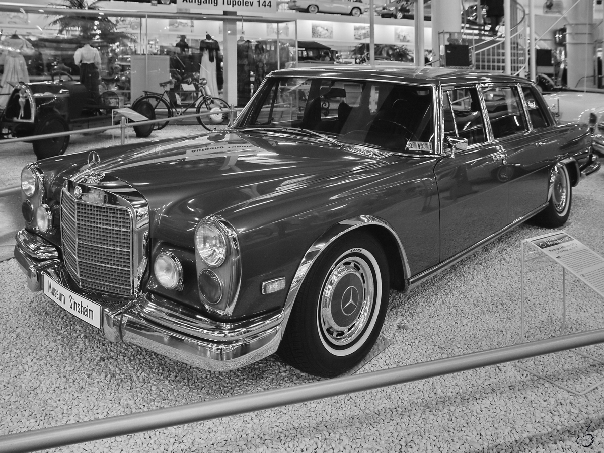 Ein 1972 gebauter Mercedes-Benz 600 war Anfang Dezember 2014 im Auto- und Technikmuseum Sinsheim ausgestellt.